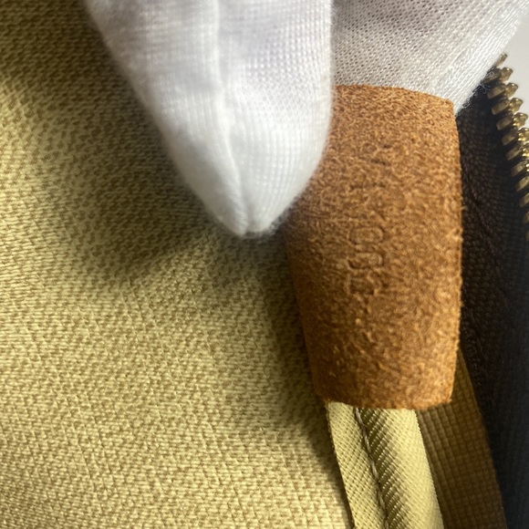 Authentic Louis Vuitton GM Duebe Monogram Canvis Hand bag. - Picture 11 of 11